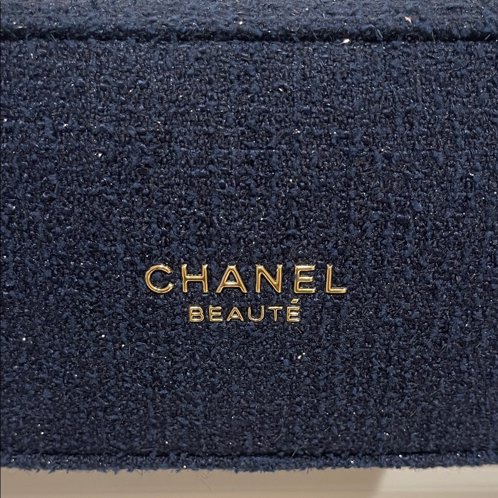 Chanel Tweed  Navy Cosmetics Bag with Charm Gold Chain - Picture 12 of 15